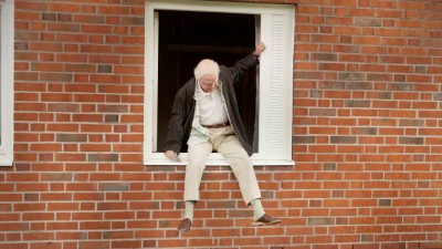 Ông Trăm Tuổi Trèo Qua Cửa Sổ Và Biến Mất The 100 Year-Old Man Who Climbed Out The Window And Disappeared